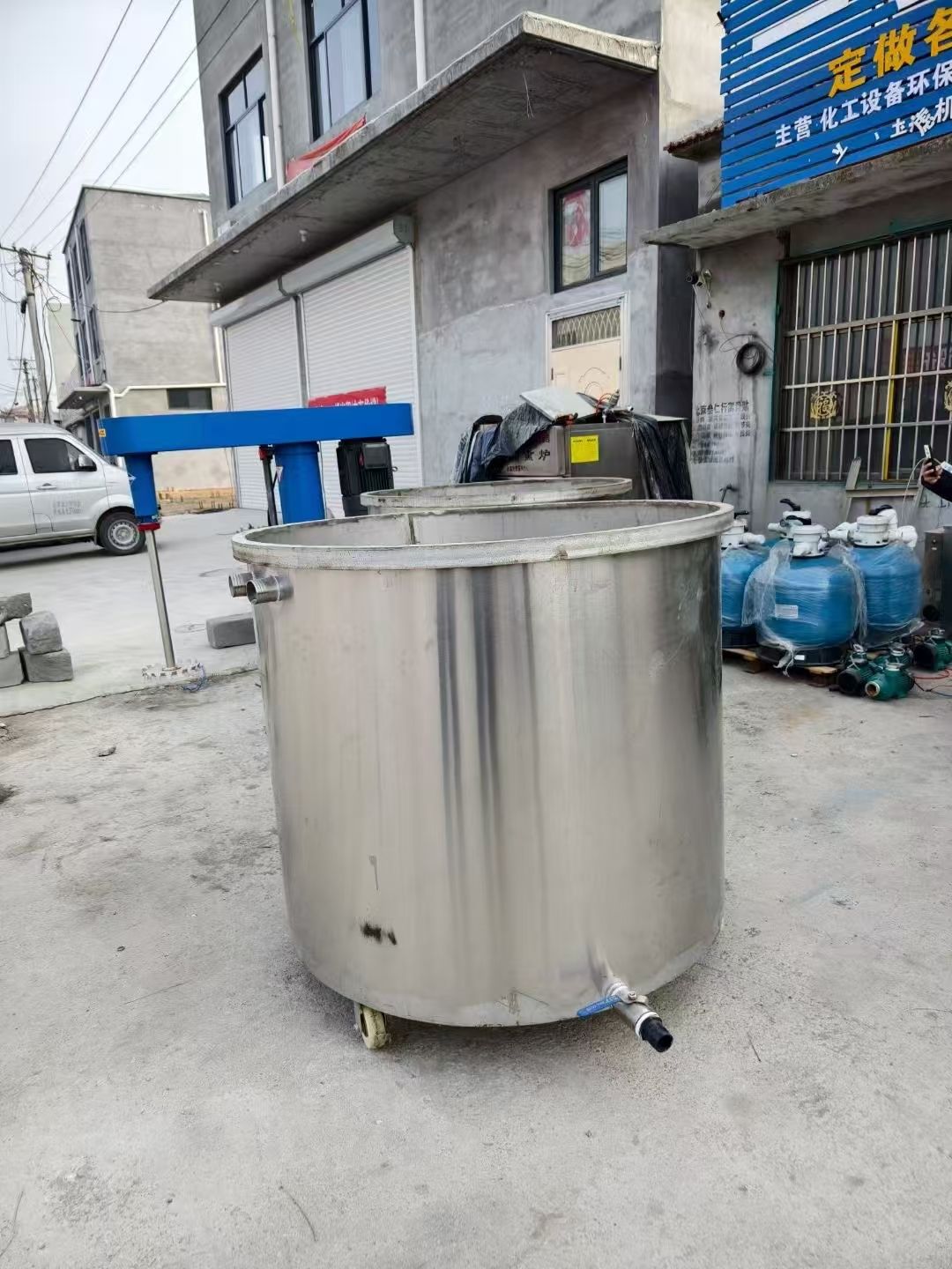 轉(zhuǎn)讓二手高速分散機(jī) 一臺功率22千瓦變頻調(diào)速防爆分散機(jī)