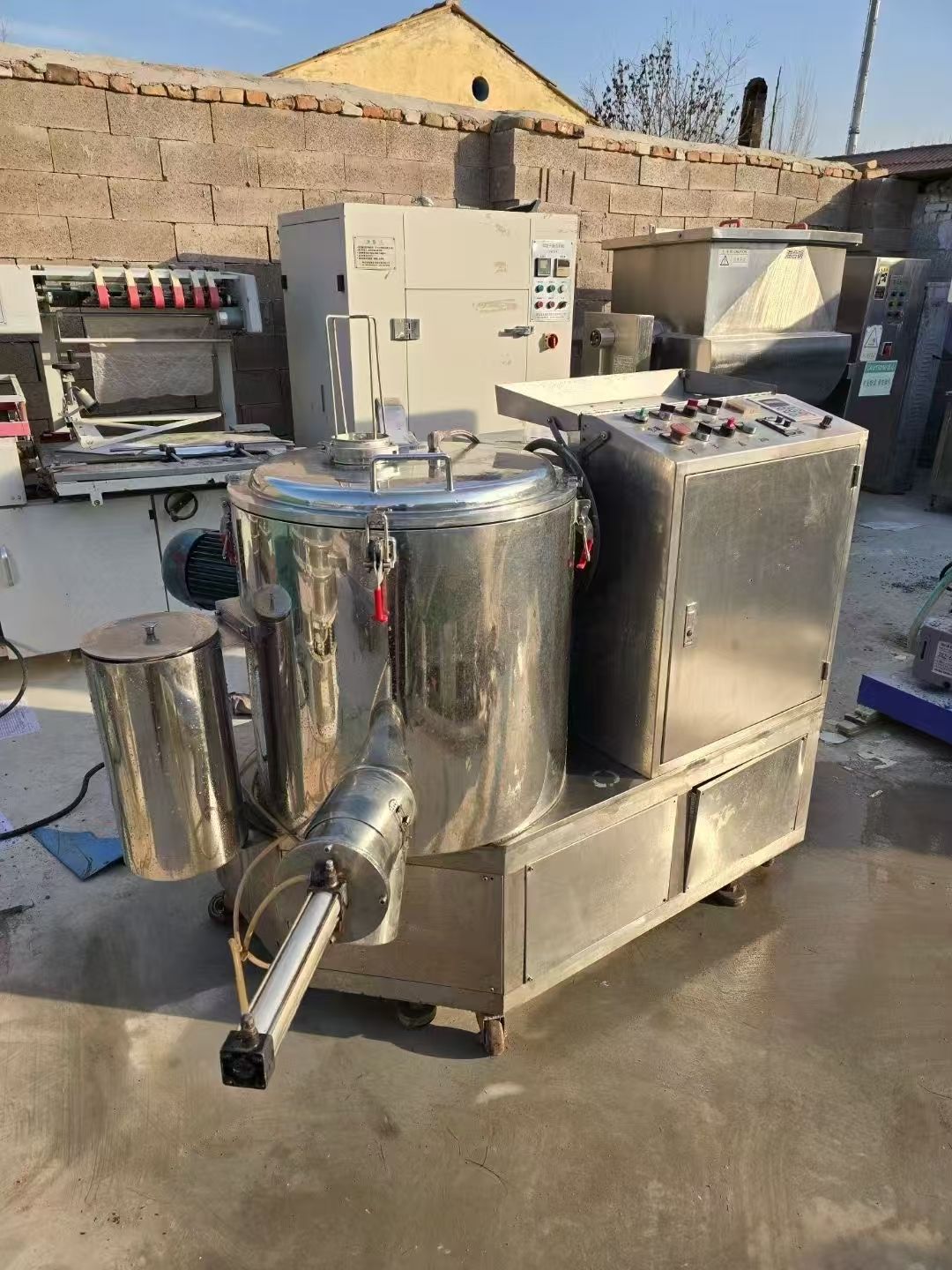 轉(zhuǎn)讓二手高速混合機(jī) 一臺(tái)容積100L食品級(jí)立式高速混合機(jī)