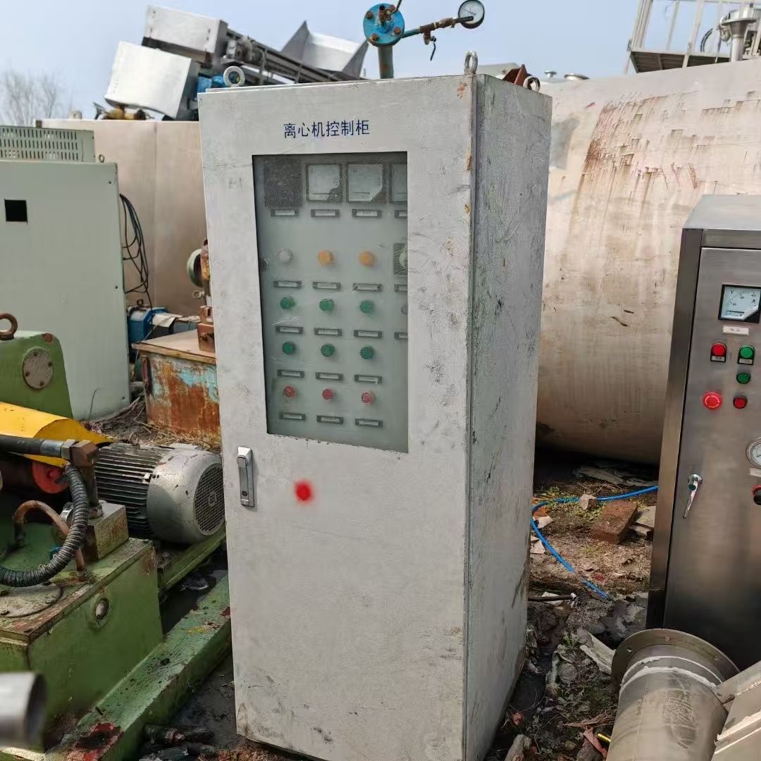 轉(zhuǎn)讓二手推料離心機(jī) 一臺(tái)400型湘潭產(chǎn)活塞雙機(jī)推料離心機(jī)
