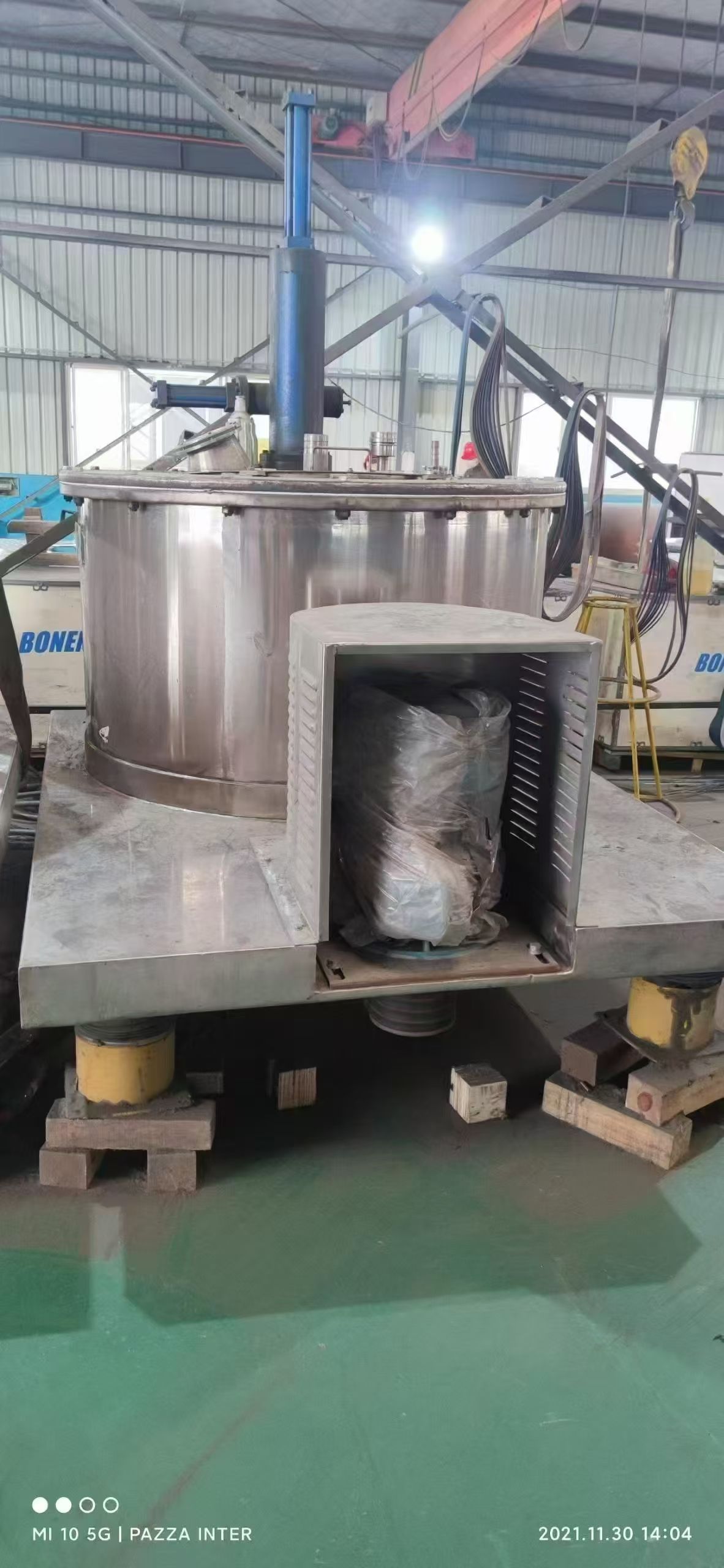 转让二手平板离心机 两台1250型全钛材平板刮刀离心机