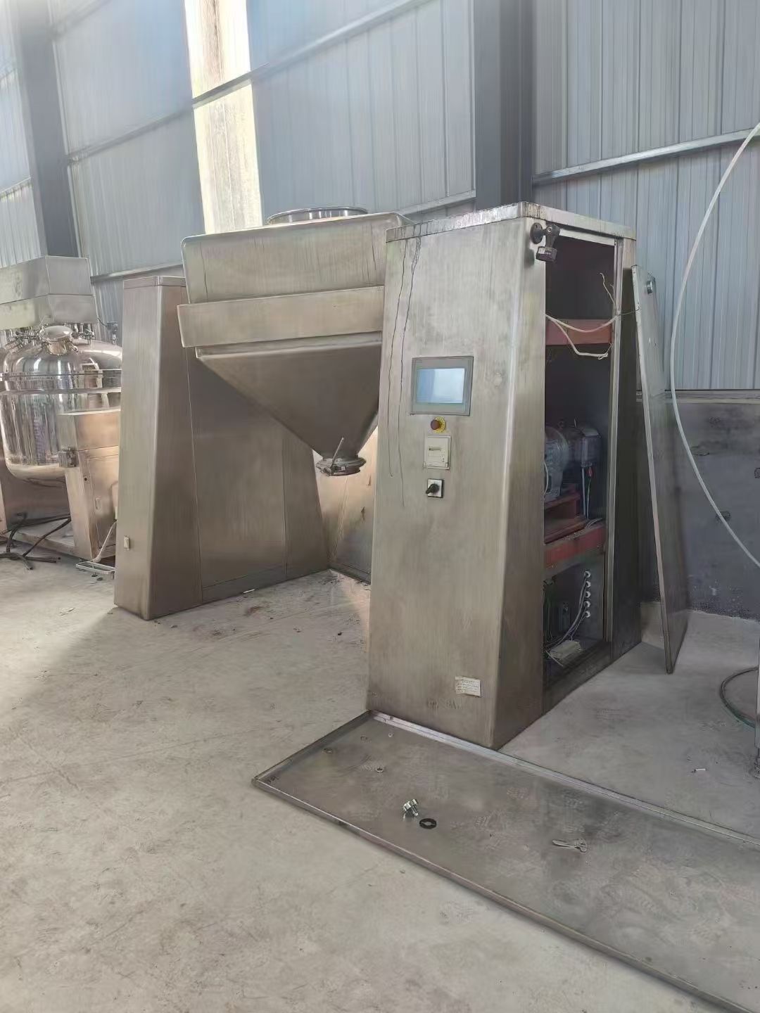 轉(zhuǎn)讓二手方錐混合機(jī) 容積1000L-3000L高效方錐混合機(jī)