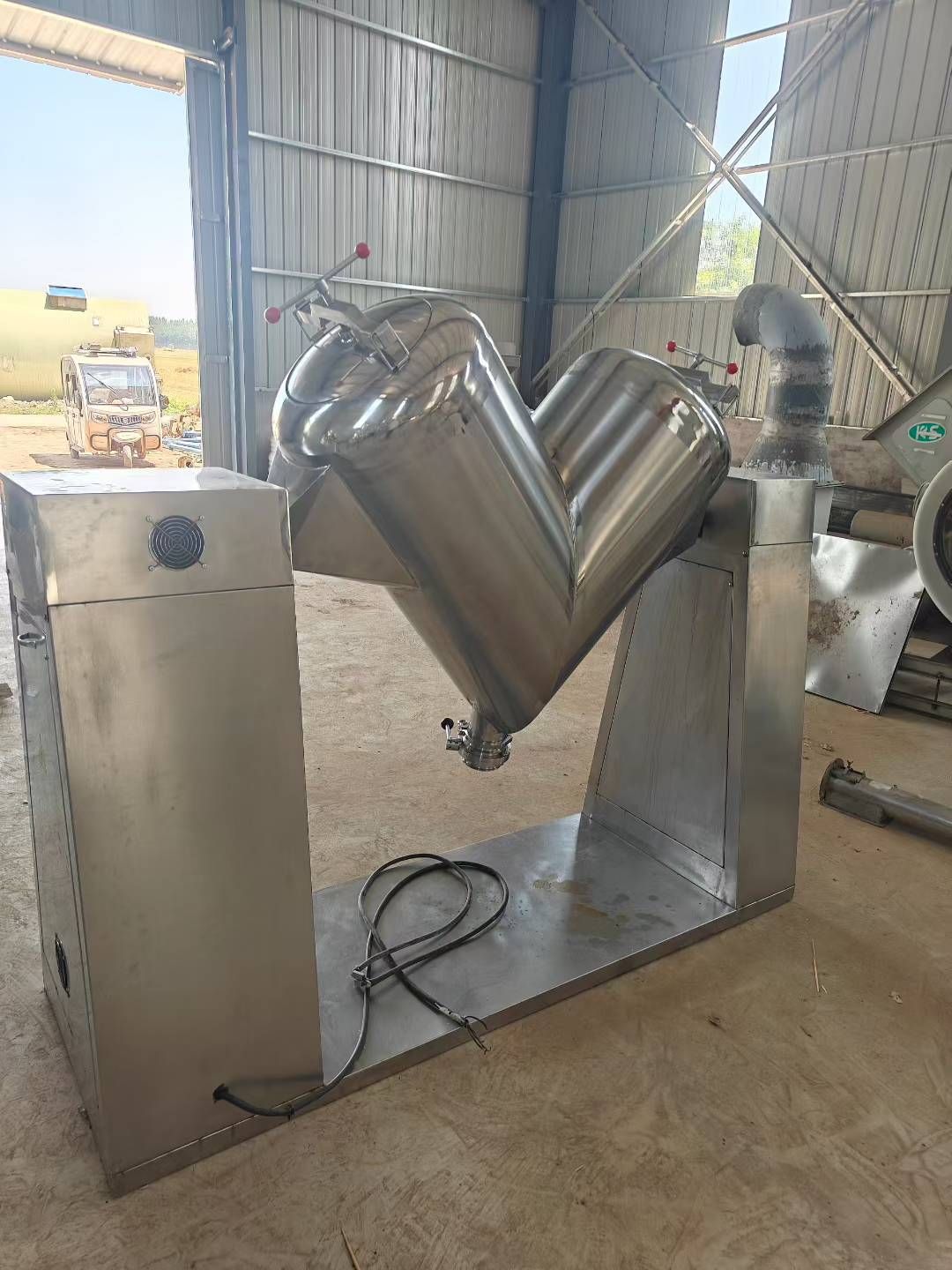 轉讓二手V型混合機 一臺容積300升食品級不銹鋼V型混合機
