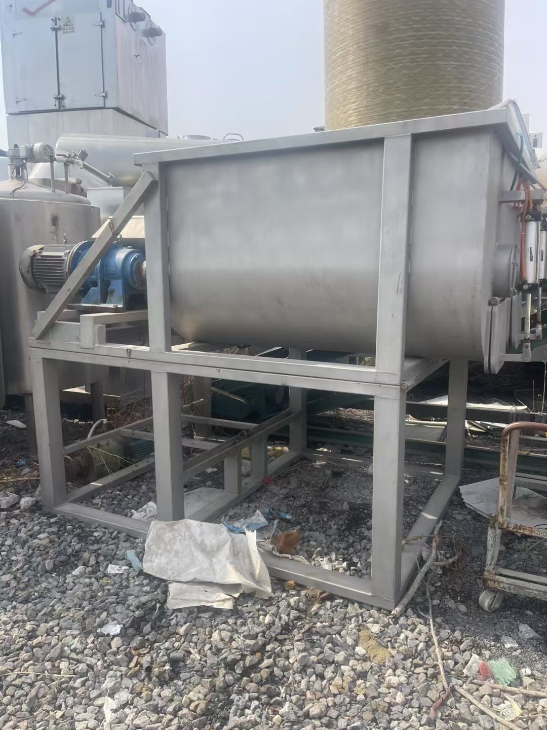 轉(zhuǎn)讓二手雙軸攪拌機(jī) 一臺容積2立方雙軸槳葉攪拌混合機(jī)