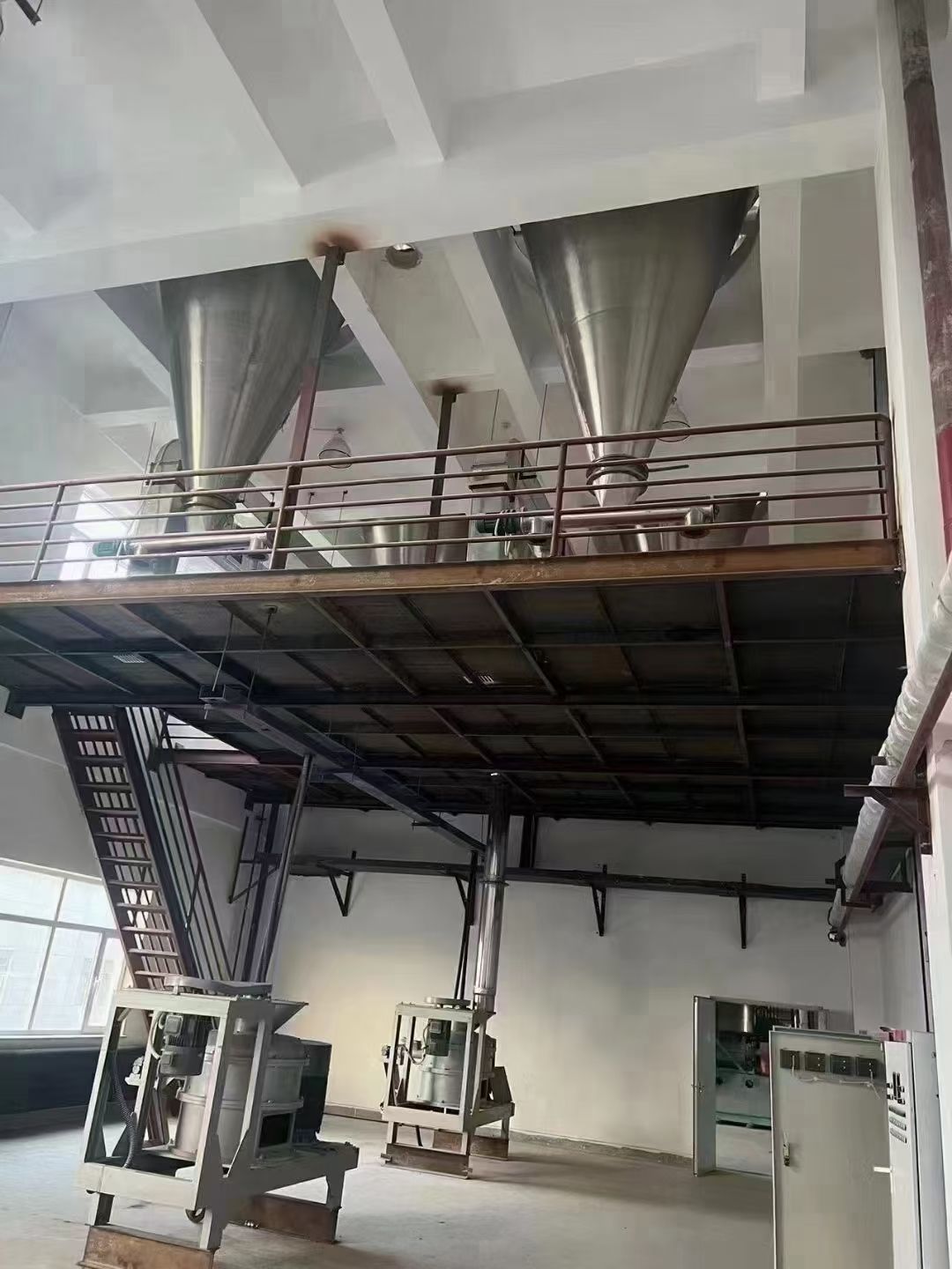 轉(zhuǎn)讓二手錐形混合機(jī) 兩臺(tái)容積10立方全不銹鋼雙螺旋錐形混合機(jī)