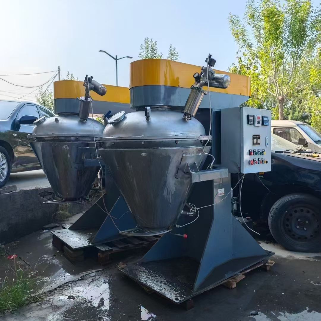 轉(zhuǎn)讓二手錐形混合機(jī) 兩臺(tái)容積100L無(wú)錫鑫海產(chǎn)單錐螺旋錐形混合機(jī)
