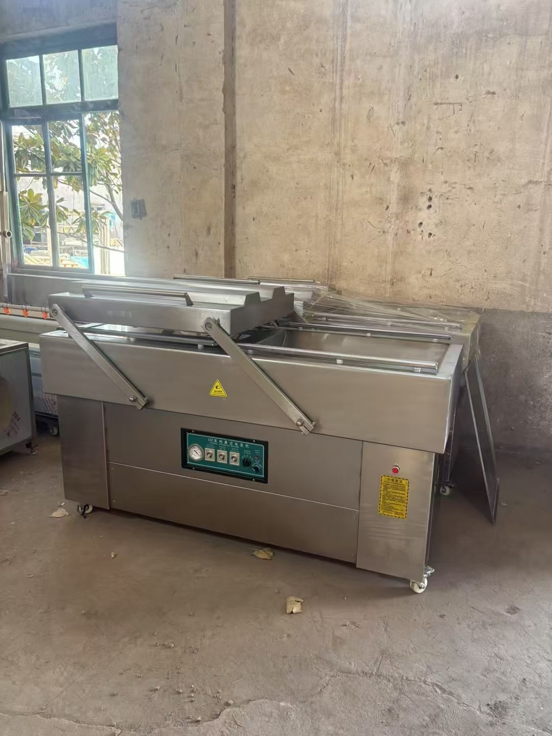 轉(zhuǎn)讓二手真空和面機 一臺800型雙室凹槽真空包裝機