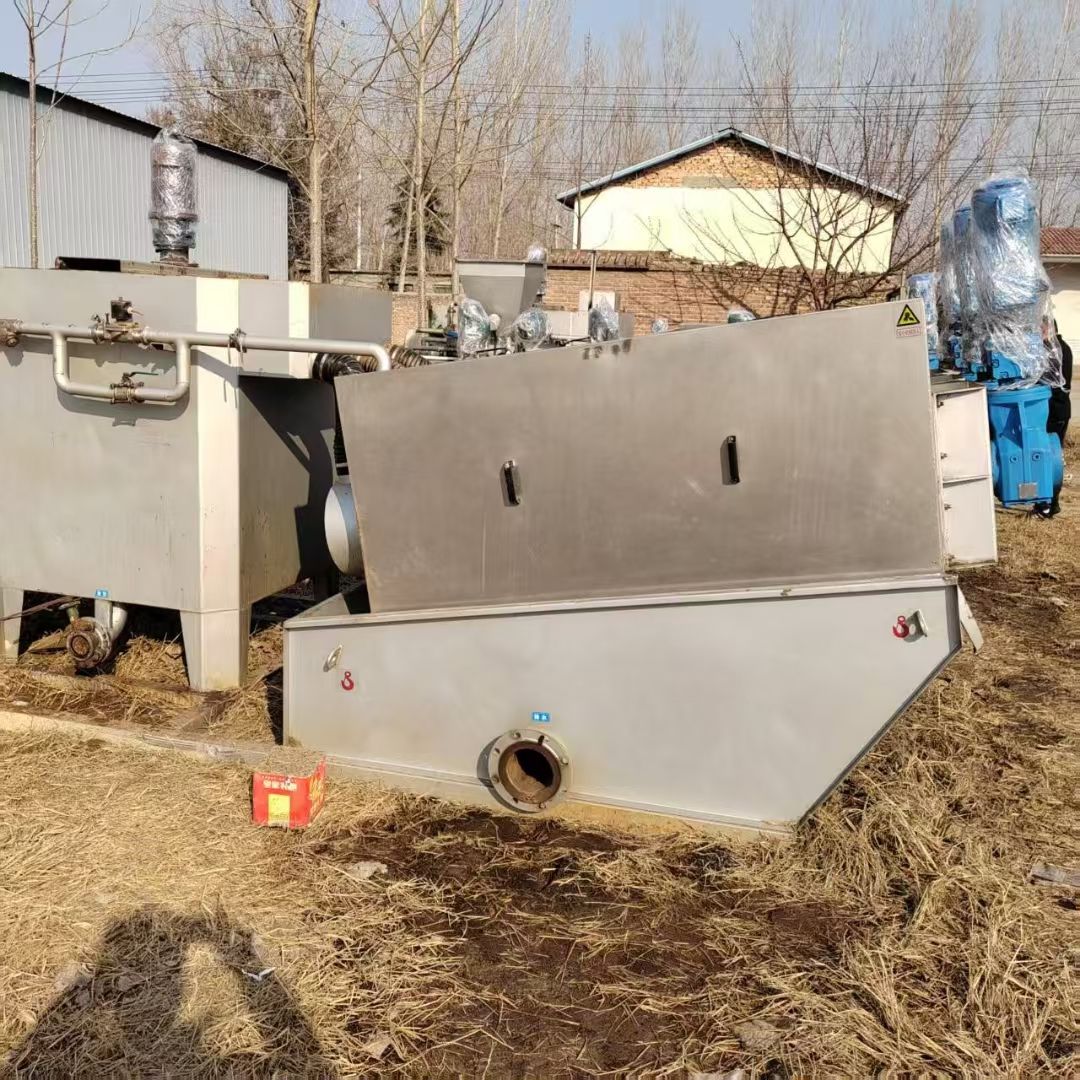 轉(zhuǎn)讓二手污泥脫水機(jī) 兩臺(tái)403型帶加藥裝置疊螺污泥脫水機(jī)