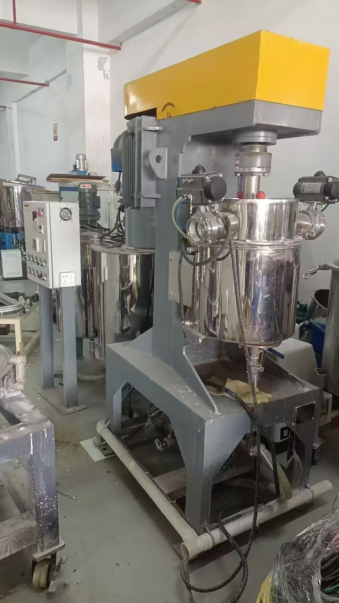 轉(zhuǎn)讓二手立式球磨機(jī) 容積30升-100升不銹鋼材質(zhì)立式球磨機(jī)
