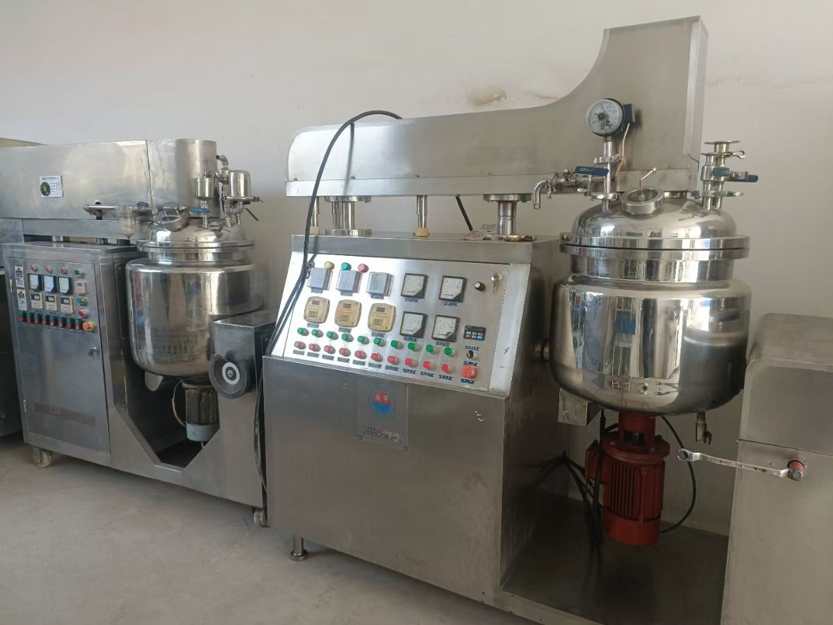 轉(zhuǎn)讓二手真空乳化機 兩臺容積50L真空均質(zhì)乳化機