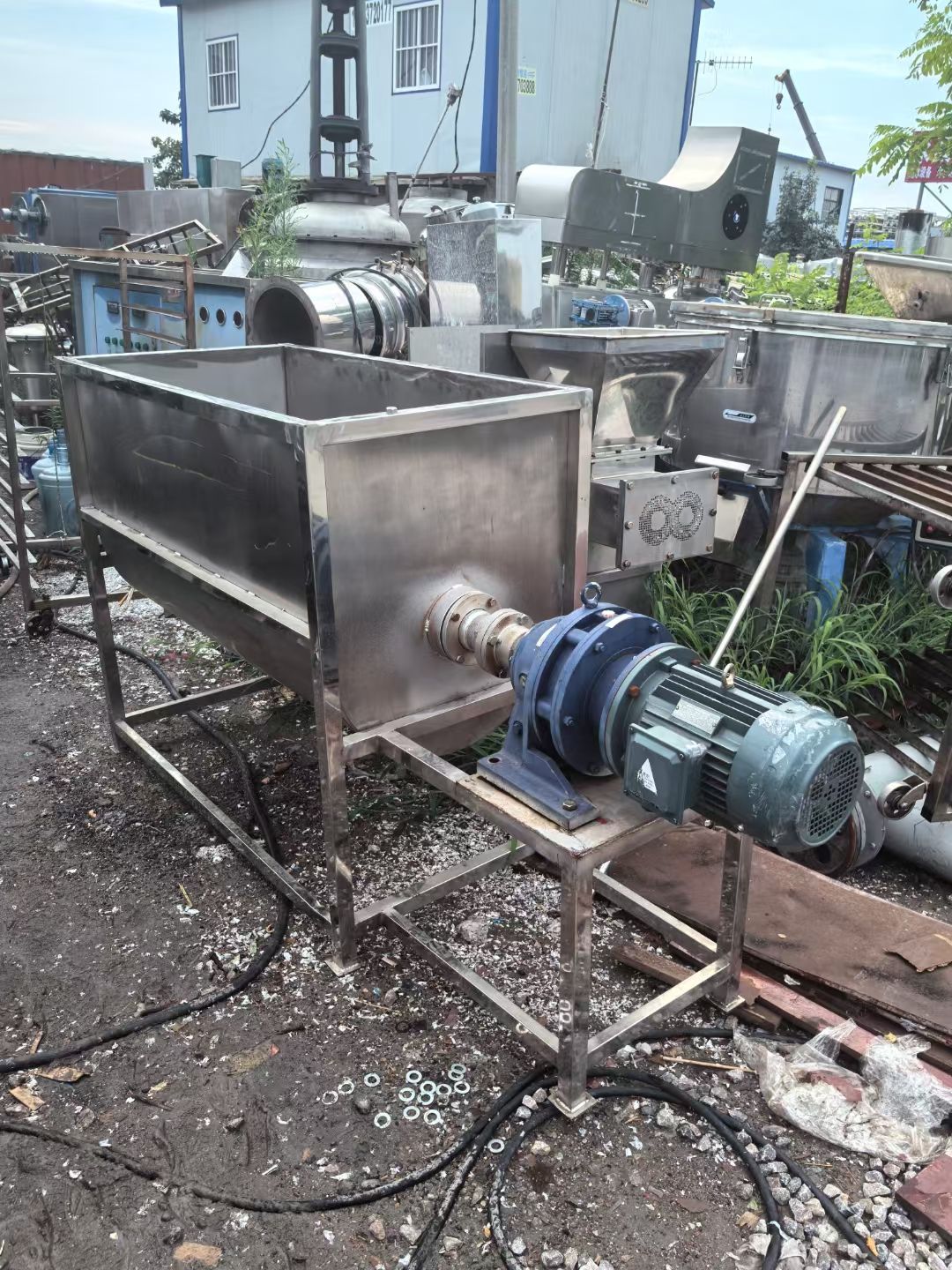 轉(zhuǎn)讓二手螺帶混合機 四臺容積500L拋光臥式螺帶混合機
