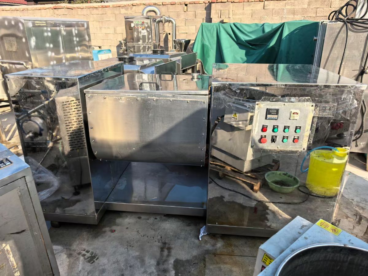 轉(zhuǎn)讓二手槽型混合機 一臺容積200L電加熱雙軸槽型混合機