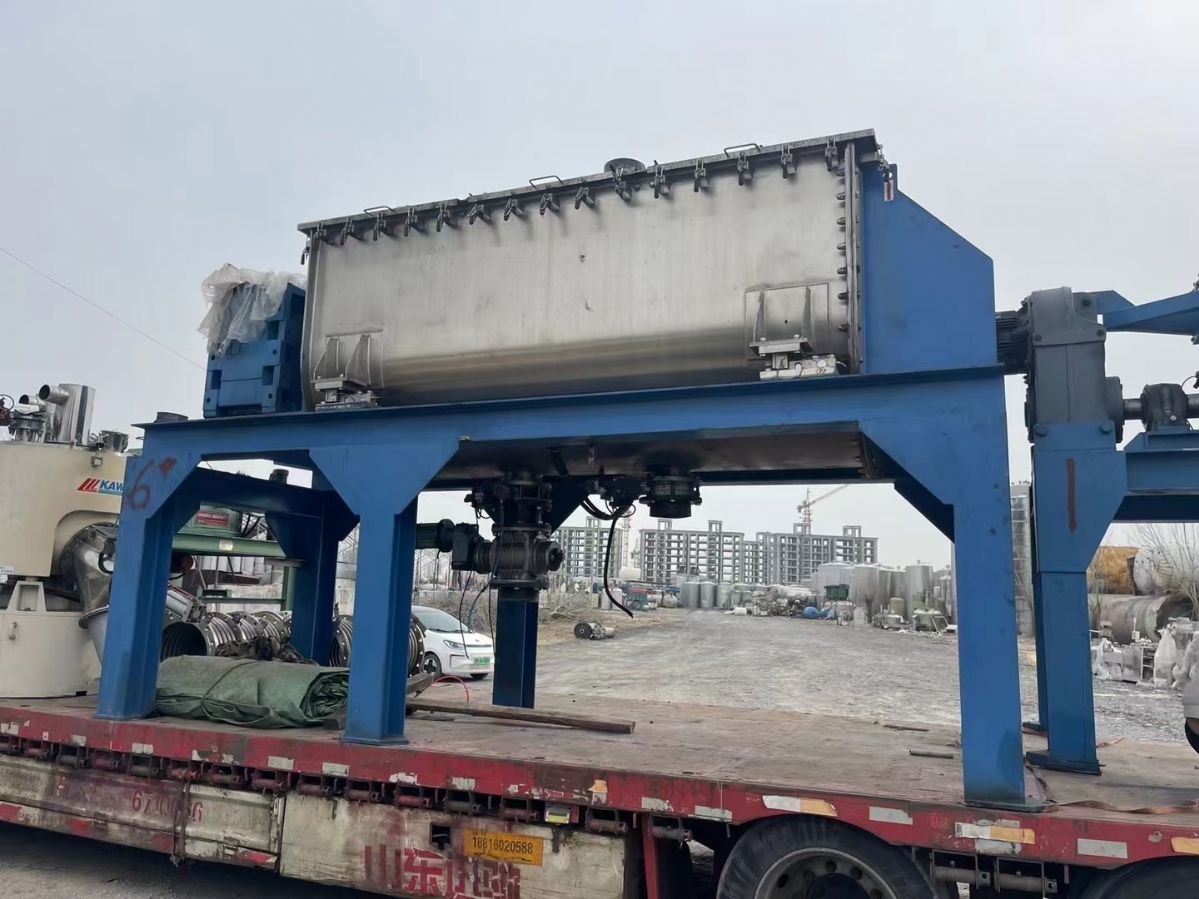 轉(zhuǎn)讓二手螺帶混合機(jī) 2立方-5立方中德合資螺帶混合機(jī)