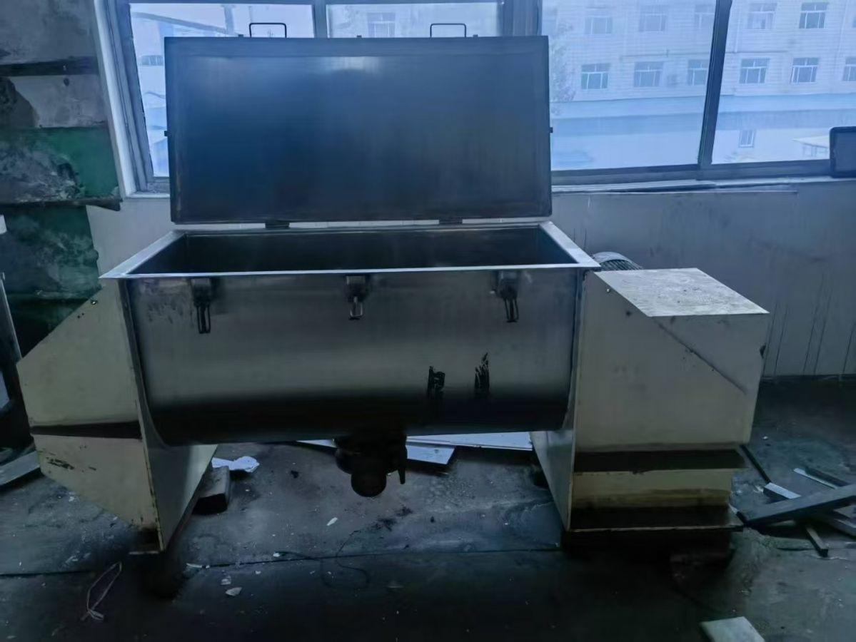 轉讓二手螺帶混合機 一臺容積500L材質316臥式螺帶混合機