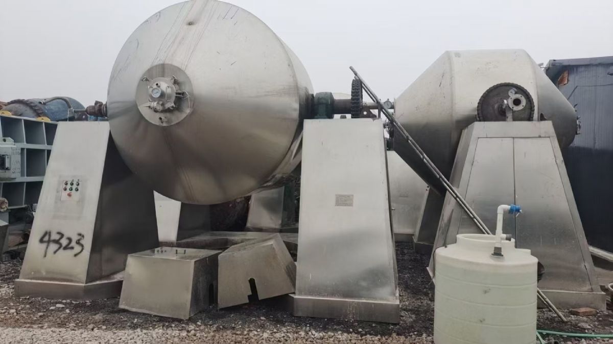 轉(zhuǎn)讓二手雙錐干燥機(jī) 四臺(tái)容積6000L不銹鋼真空回轉(zhuǎn)雙錐干燥機(jī)