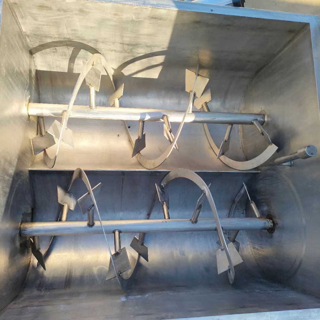轉(zhuǎn)讓二手真空拌餡機 一臺容積1200L雙軸真空拌餡機