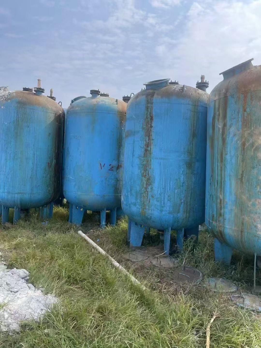 轉(zhuǎn)讓二手搪瓷儲罐 容積3000L-5000L現(xiàn)貨17臺立式搪瓷儲罐