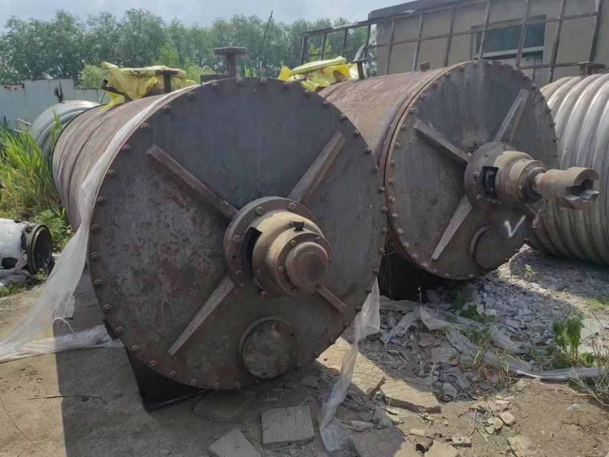 轉(zhuǎn)讓二手耙式干燥機 四臺容積5000L臥式真空耙式干燥機
