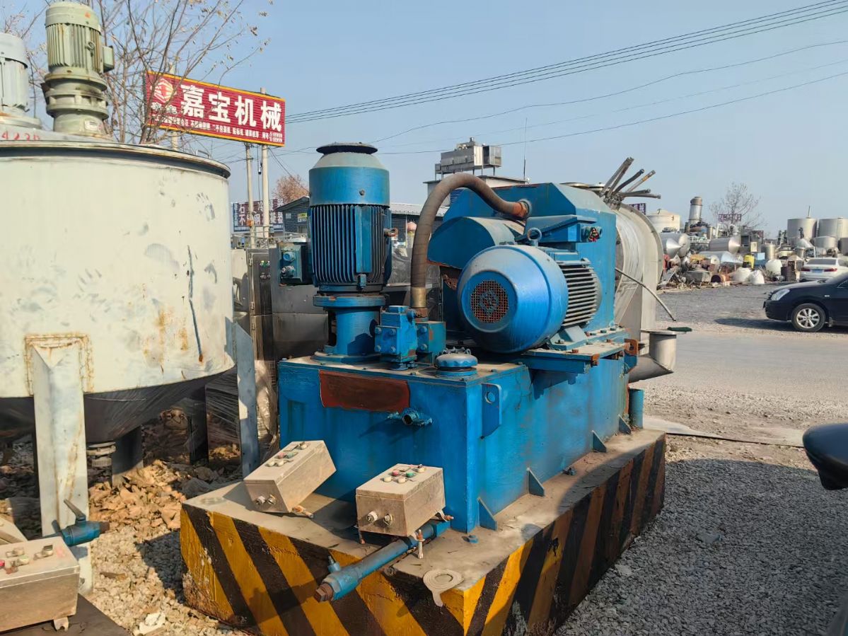 轉(zhuǎn)讓二手推料離心機(jī) 一臺(tái)500型湘潭產(chǎn)雙機(jī)活塞推料離心機(jī)