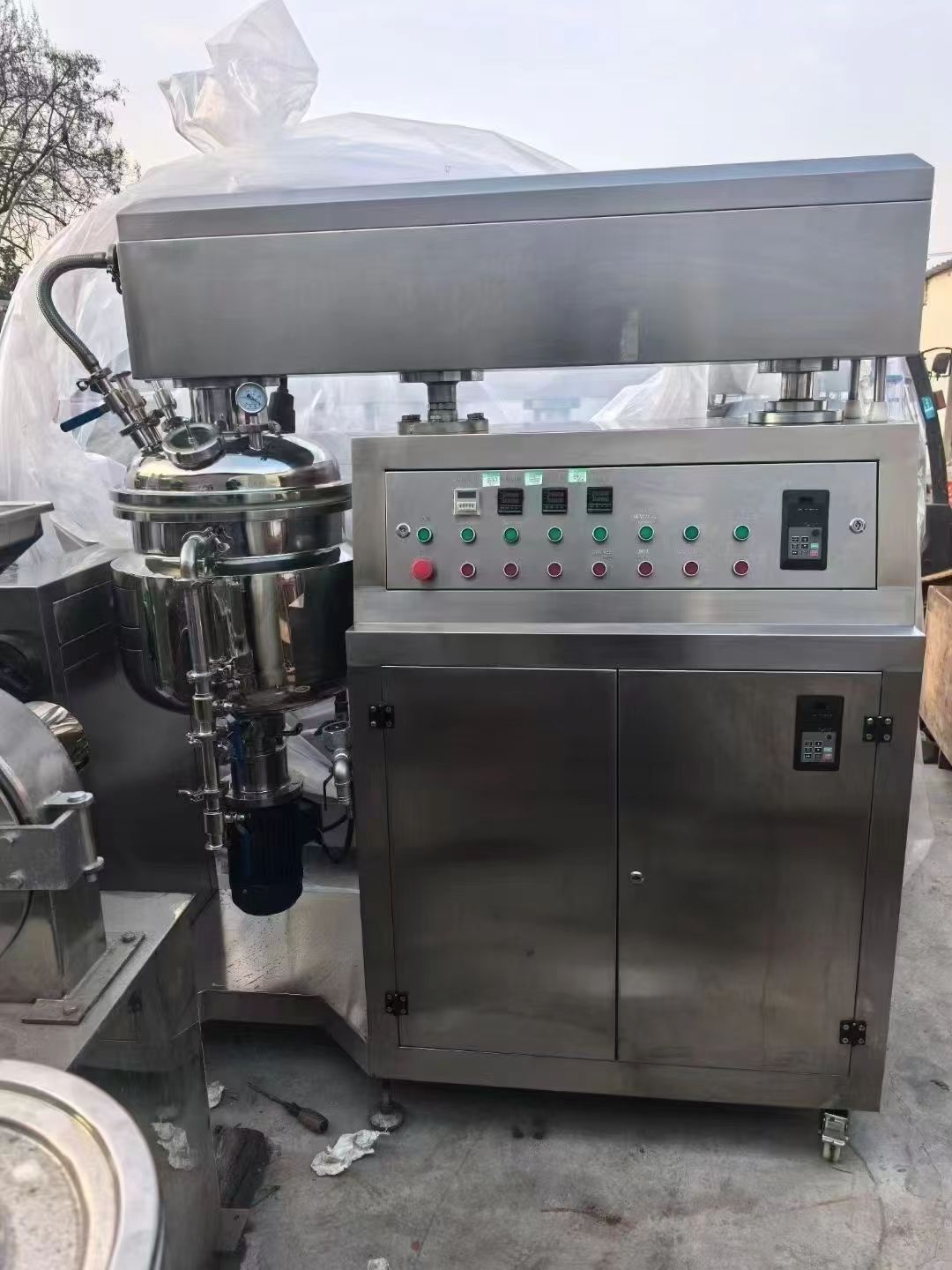 轉(zhuǎn)讓二手真空乳化機(jī) 一臺ZJR-50L真空均質(zhì)乳化機(jī)
