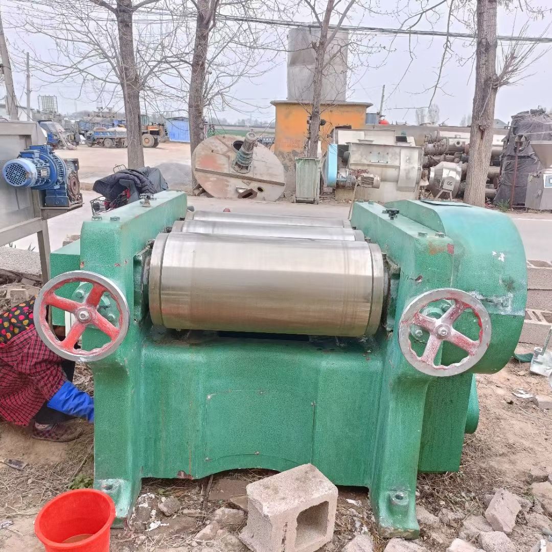 轉(zhuǎn)讓二手三輥研磨機(jī) 一臺(tái)405型武進(jìn)八方產(chǎn)三棍研磨機(jī)