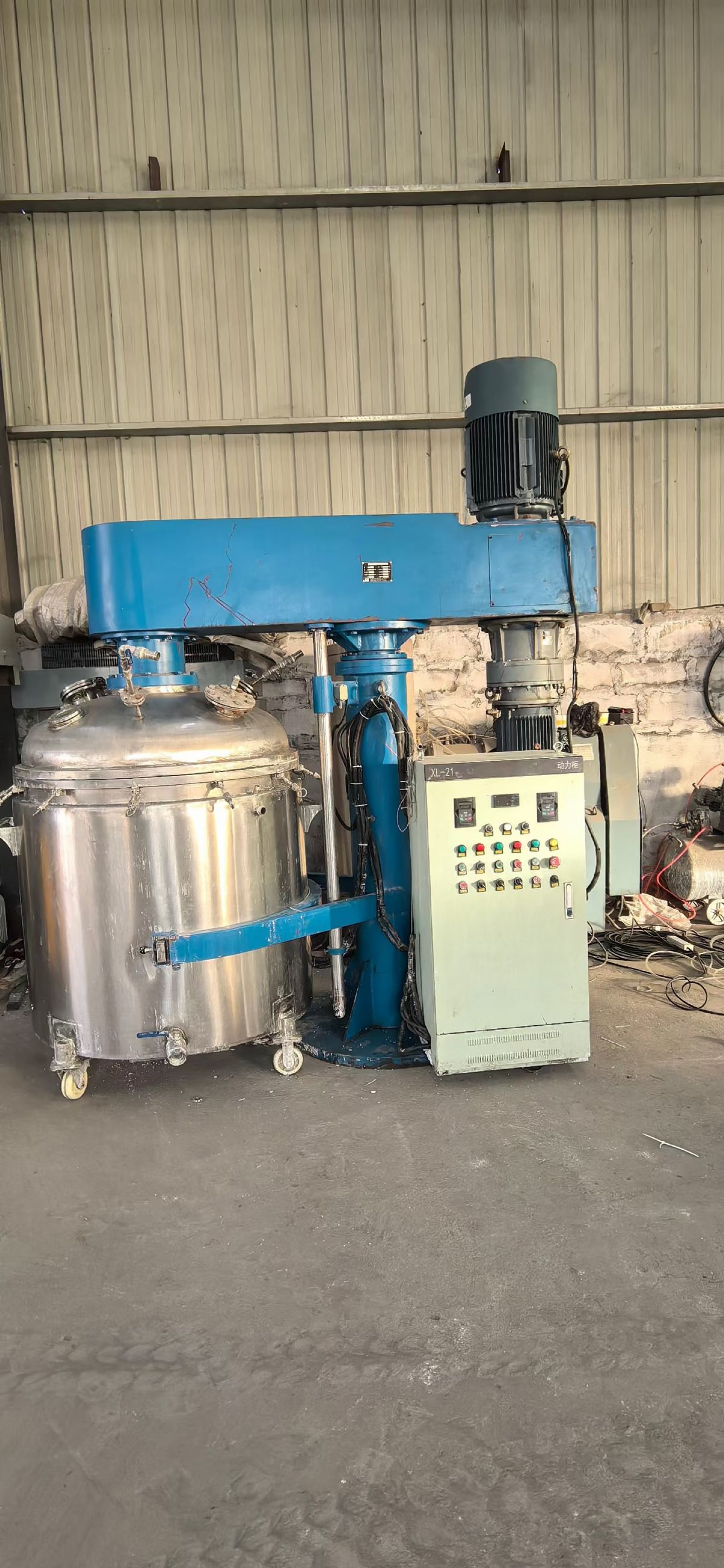 轉(zhuǎn)讓二手真空分散機(jī) 一臺(tái)容積1000L電加熱真空高速分散機(jī)