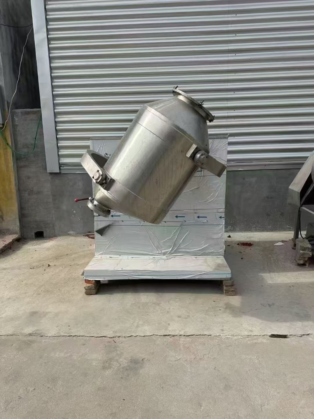 轉(zhuǎn)讓二手三維混合機(jī) 一臺(tái)容積400L高效三維運(yùn)動(dòng)混合機(jī)
