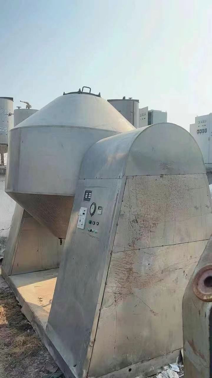 轉(zhuǎn)讓二手雙錐干燥機(jī) 一臺(tái)容積3000L內(nèi)搪瓷真空回轉(zhuǎn)雙錐干燥機(jī)