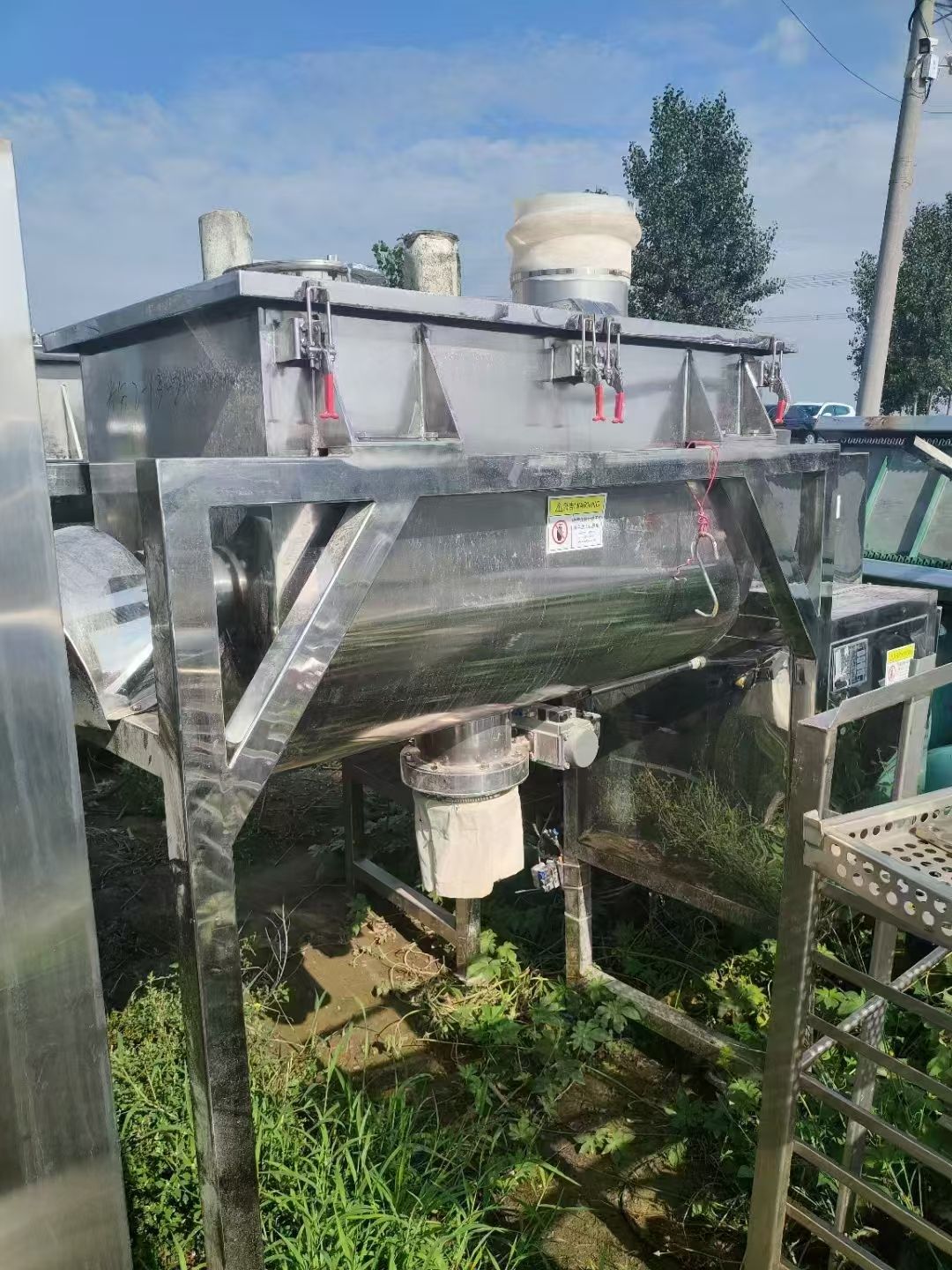 轉(zhuǎn)讓二手螺帶混合機(jī) 四臺(tái)容積500L食品級(jí)拋光螺帶混合機(jī)