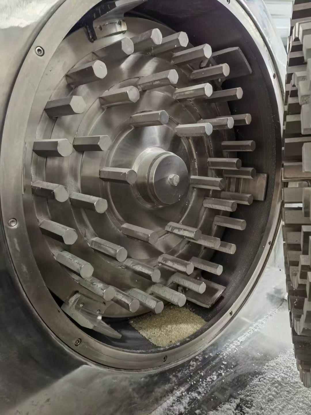 轉(zhuǎn)讓二手*粉碎機(jī) 一臺80型高效*粉碎機(jī)