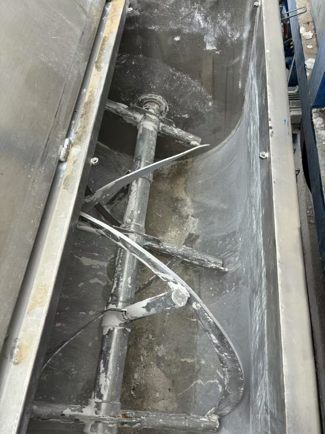 轉(zhuǎn)讓二手螺帶混合機 一臺容積1立方電加熱臥式螺帶混合機