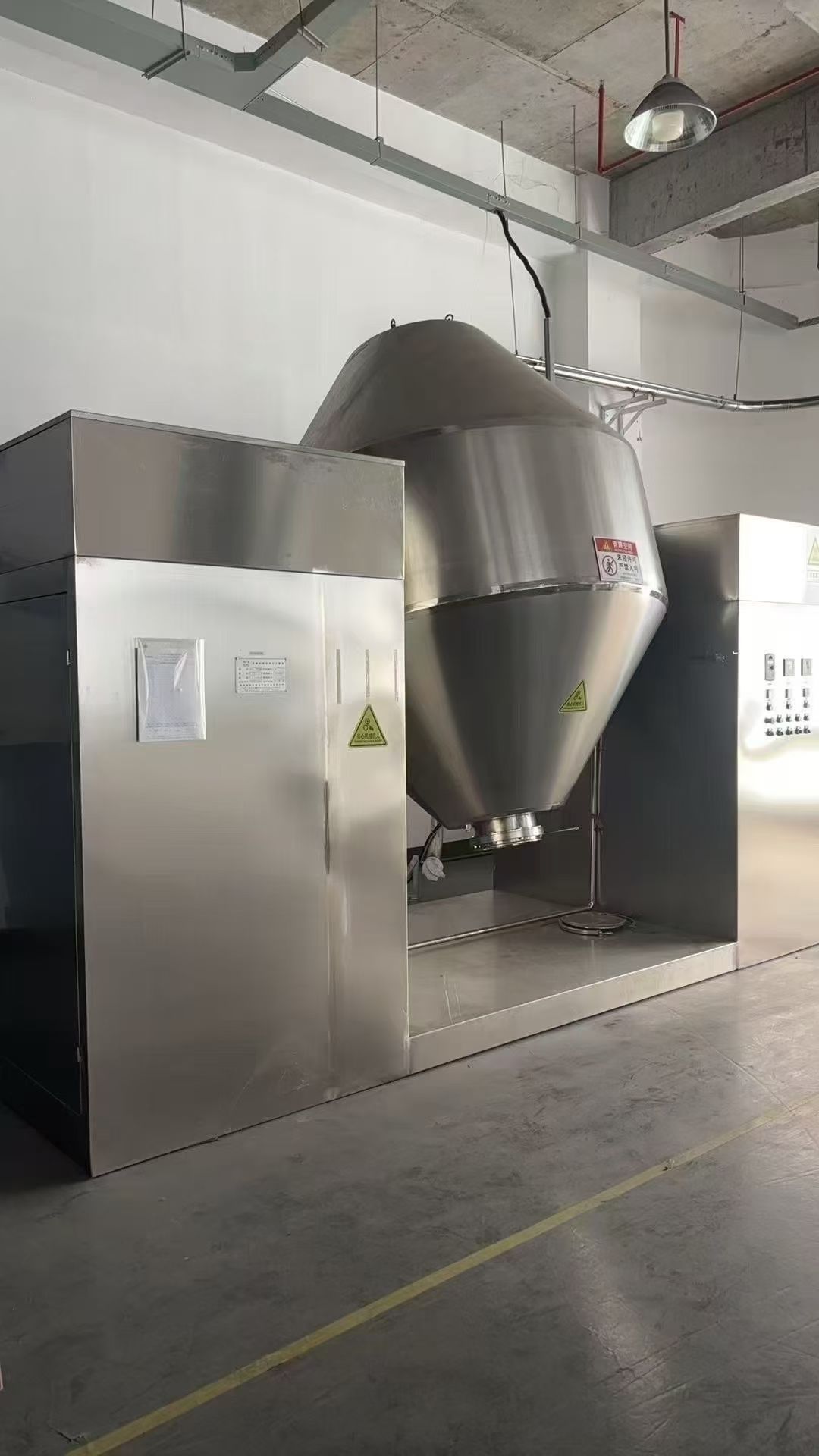 轉(zhuǎn)讓二手雙錐干燥機(jī) 一臺(tái)容積3000升全不銹鋼真空回轉(zhuǎn)雙錐干燥機(jī)