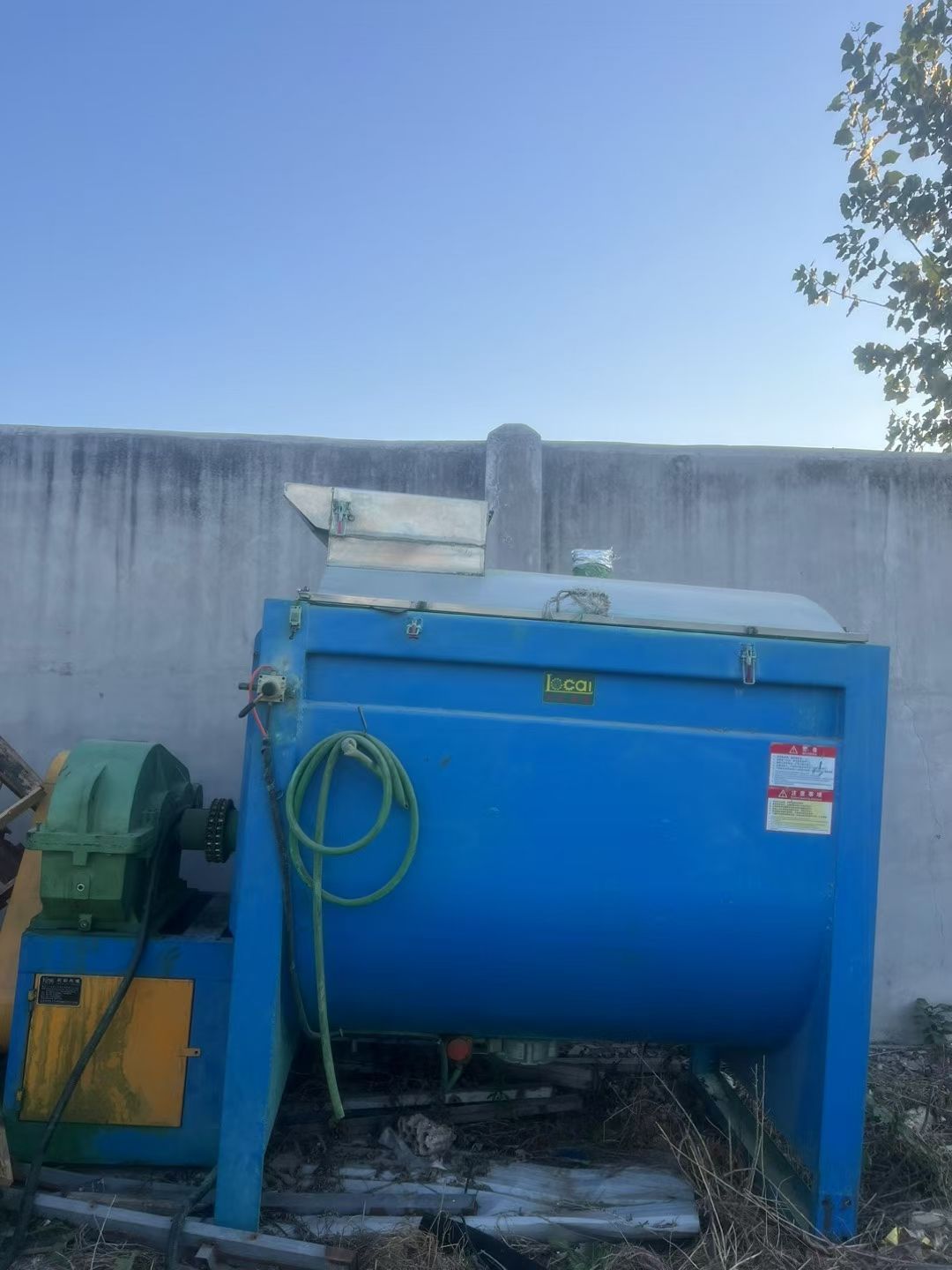 轉(zhuǎn)讓二手螺帶混合機 一臺容積2立方重型不銹鋼臥式螺帶混合機