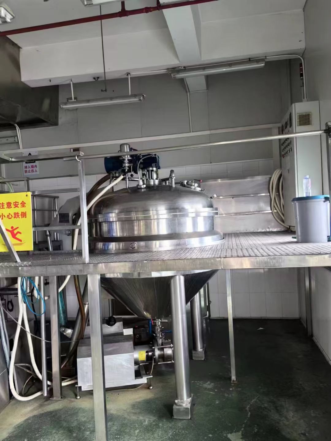 轉(zhuǎn)讓二手真空乳化機(jī) 一套容積1000L帶乳化泵轉(zhuǎn)子泵真空乳化機(jī)