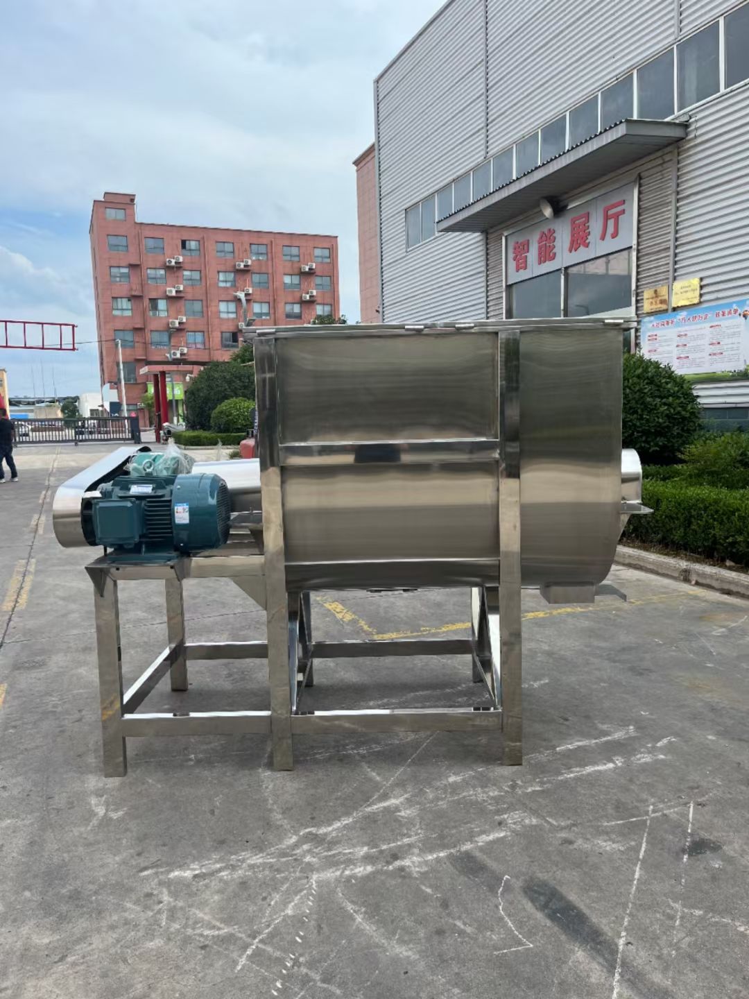 轉(zhuǎn)讓二手螺帶混合機(jī) 一臺(tái)容積1立方內(nèi)外拋光雙層臥式螺帶混合機(jī)