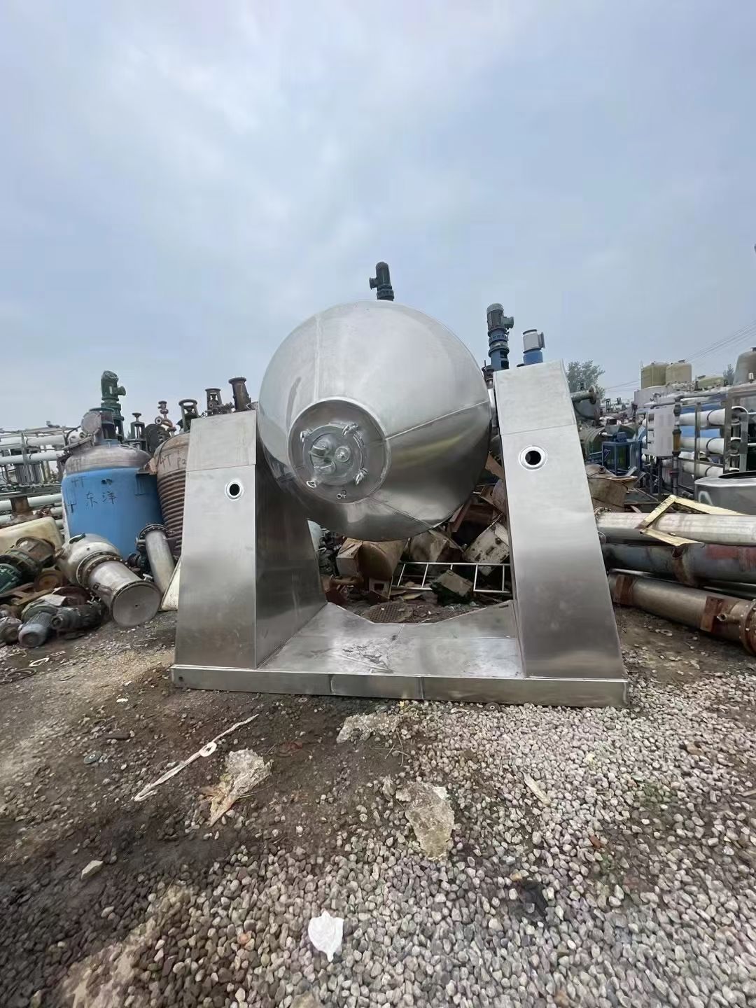 轉(zhuǎn)讓二手雙錐干燥機(jī) 一臺(tái)2000升搪瓷雙錐干燥機(jī)