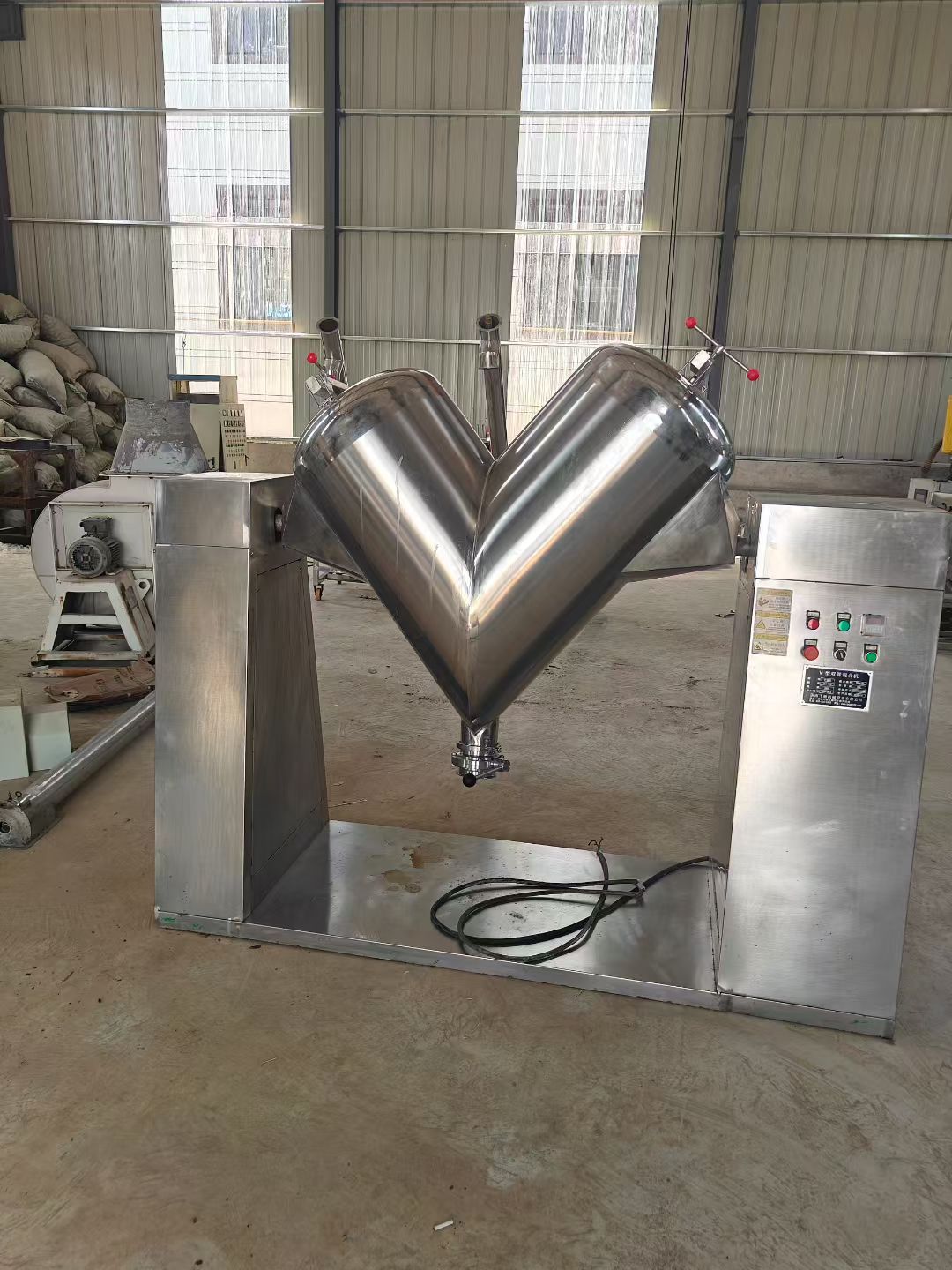 轉讓二手V型混合機 一臺容積300升食品級不銹鋼V型混合機