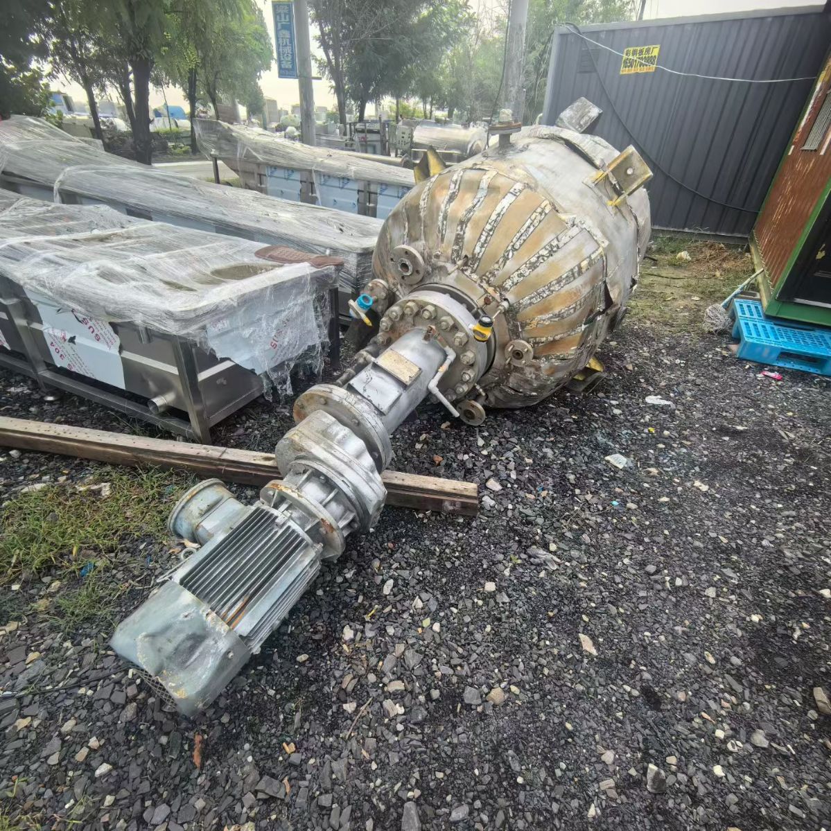 转让二手高压反应釜 一台容积1.3立方压力80公斤磁力高压反应釜