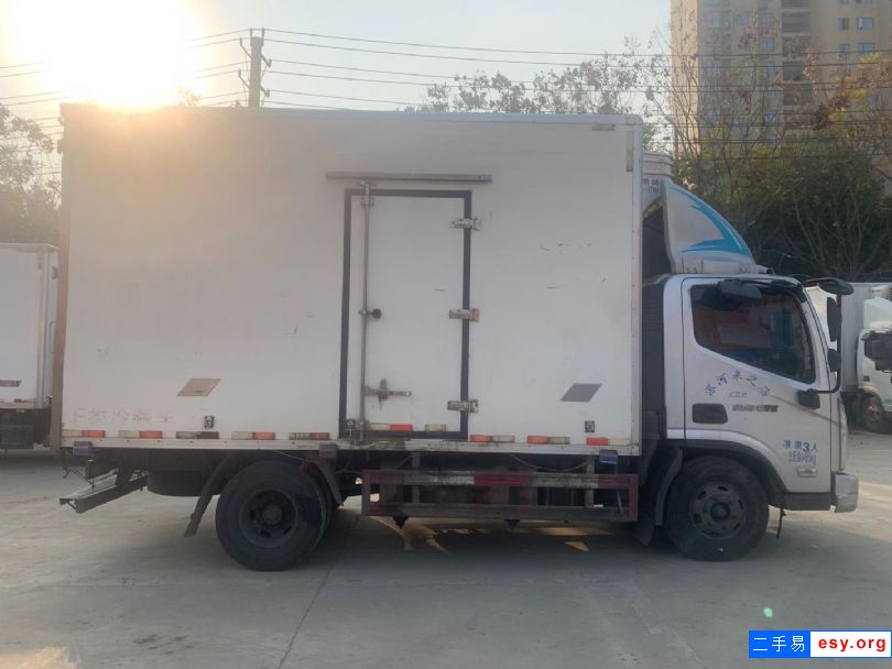 轉(zhuǎn)讓福田藍(lán)牌4.2米肉鉤冷鏈車 國(guó)五8成新 價(jià)格有優(yōu)惠