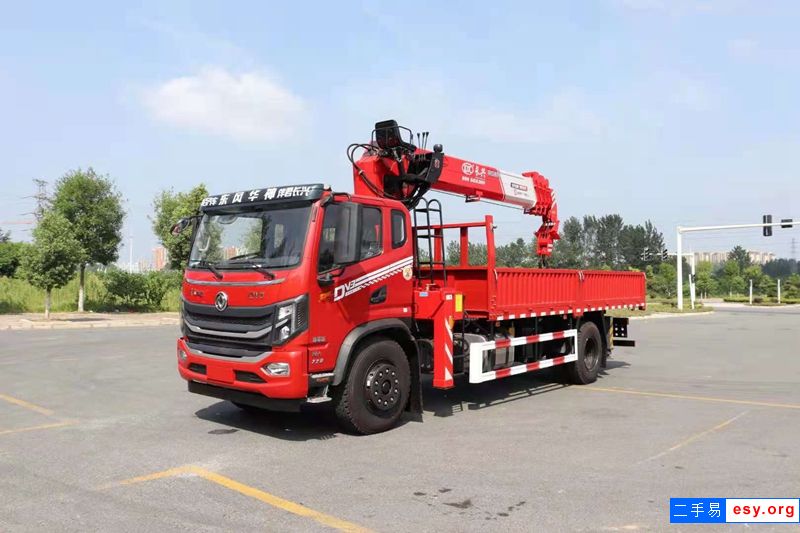 轉(zhuǎn)讓東風(fēng)單橋單排8噸10噸隨車吊 貨廂6.1米