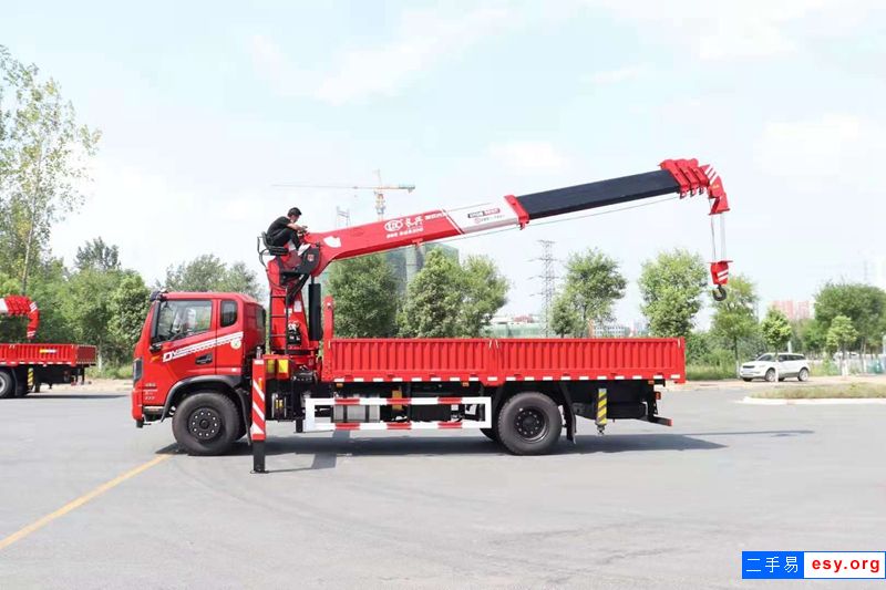 轉(zhuǎn)讓東風(fēng)單橋單排8噸10噸隨車吊 貨廂6.1米