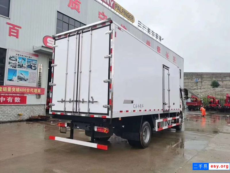 低價(jià)出售解放6.8米冷藏車(chē) 240馬力 可分期付