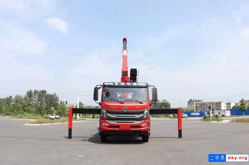 轉(zhuǎn)讓東風(fēng)單橋單排8噸10噸隨車吊 貨廂6.1米
