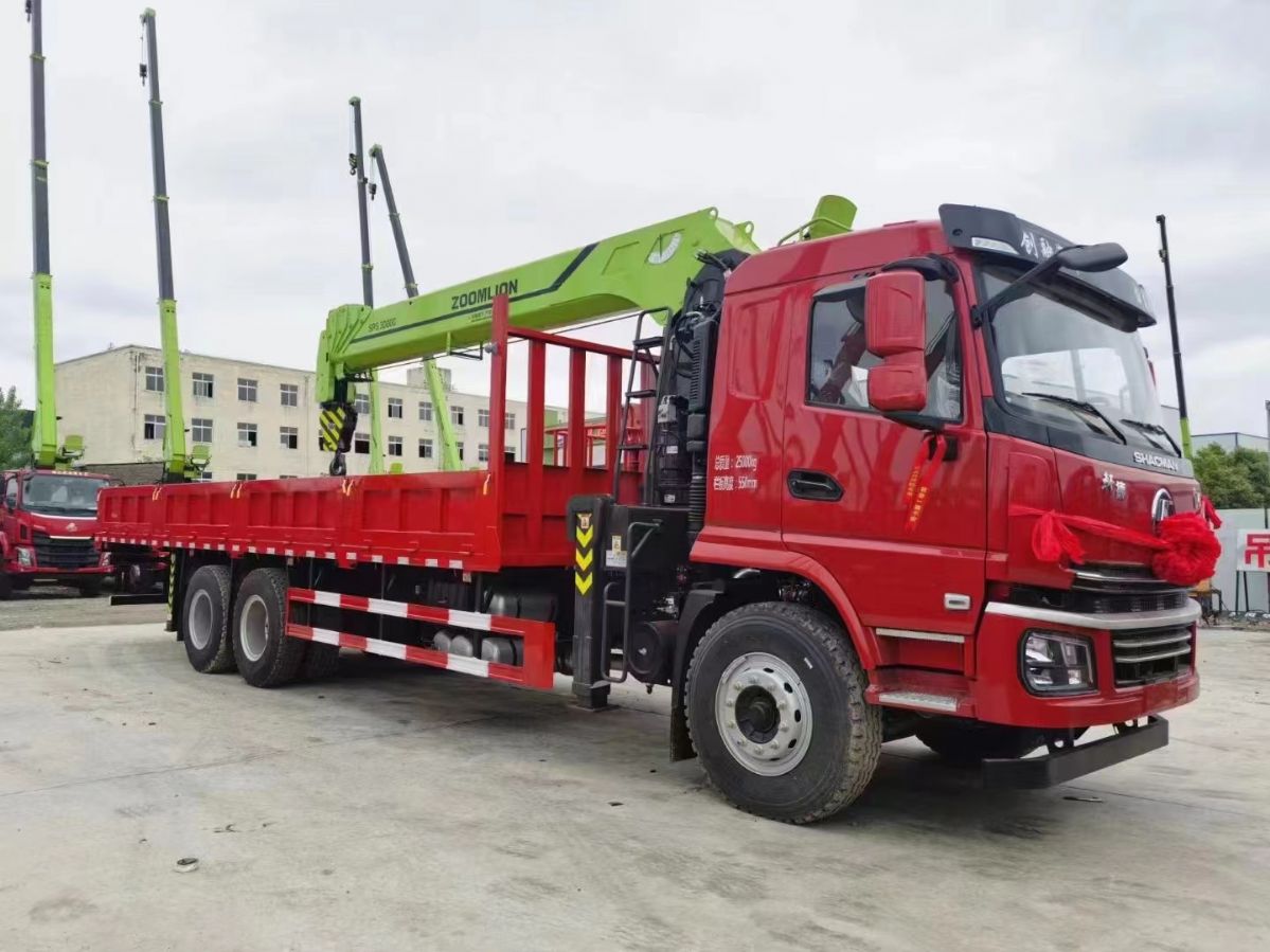 陜汽后雙橋配中聯(lián)12噸隨車吊 廠家直銷包送車