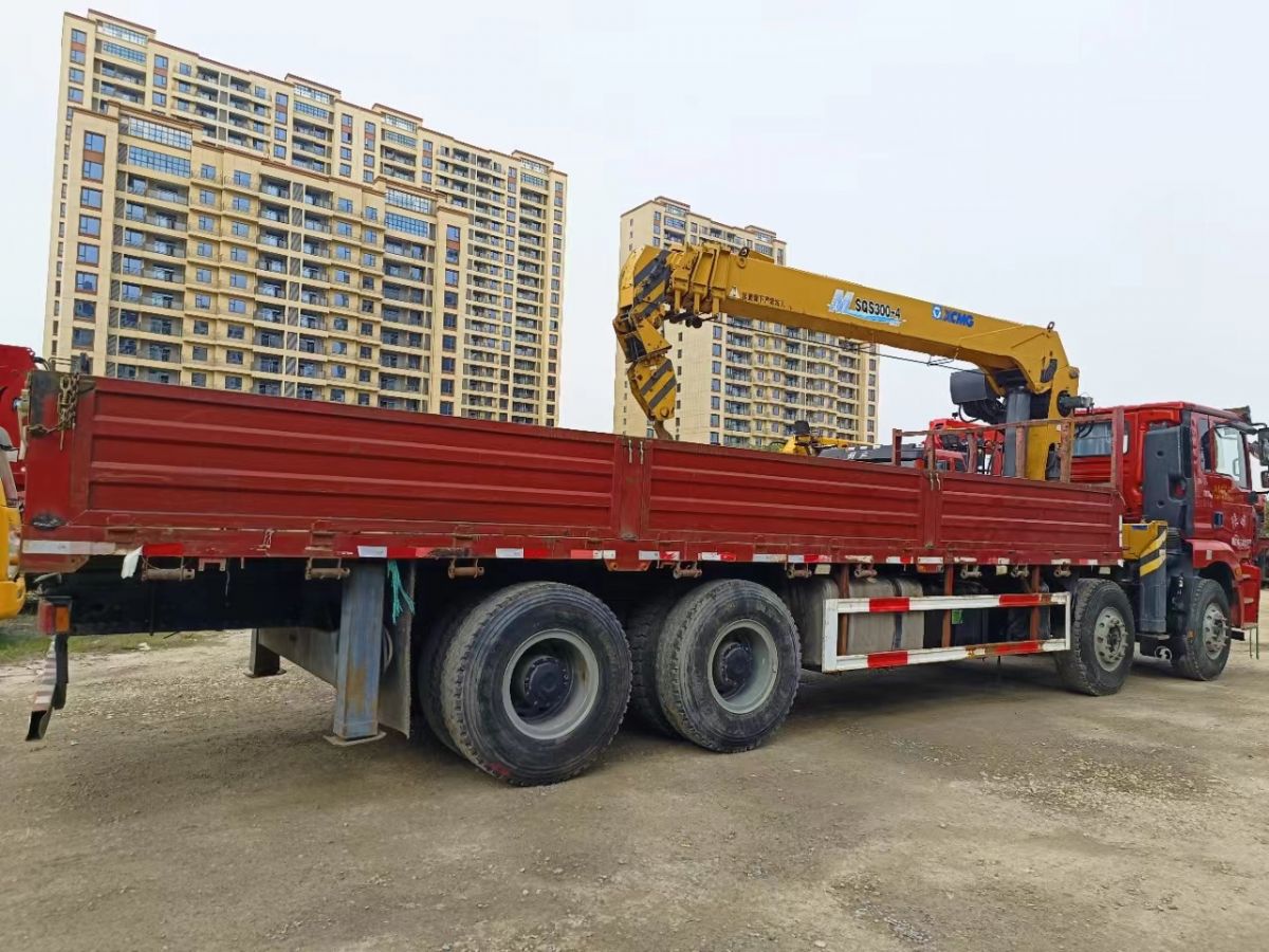 轉(zhuǎn)讓徐工12噸14噸隨車吊 工地完工低價(jià)賣