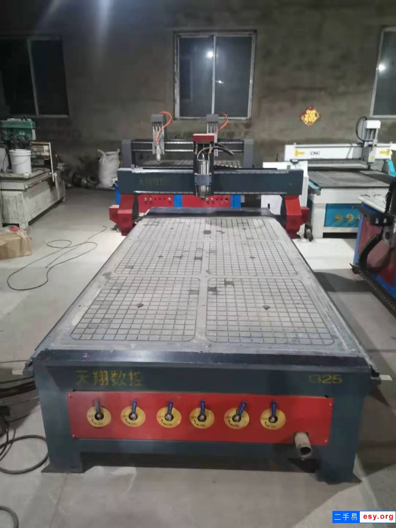 處理二手木工雕刻機一臺1325型號