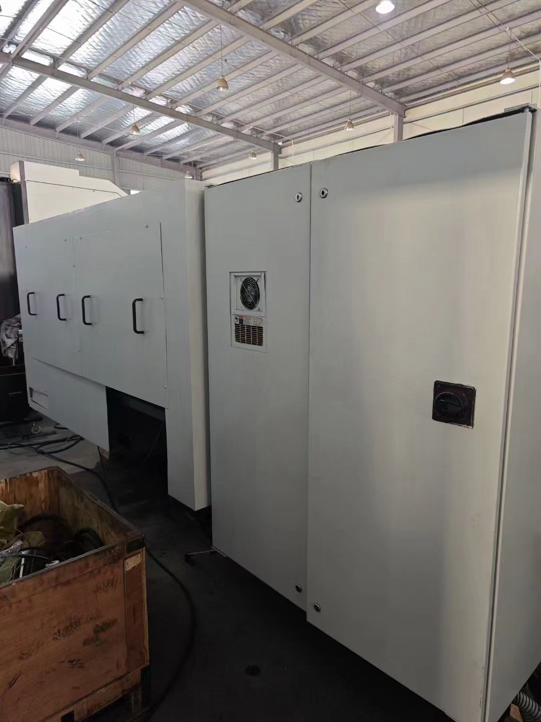 處理二手海天HTM-TC35x1000數(shù)控斜身車主電機(jī)功率18.5
