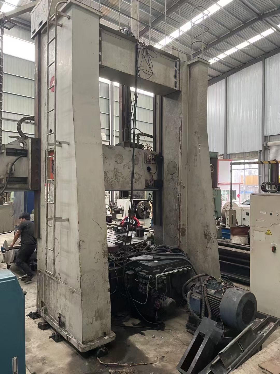 處理二手齊重C5225Ex25-12-4數(shù)控立式車床加工高度2.5米