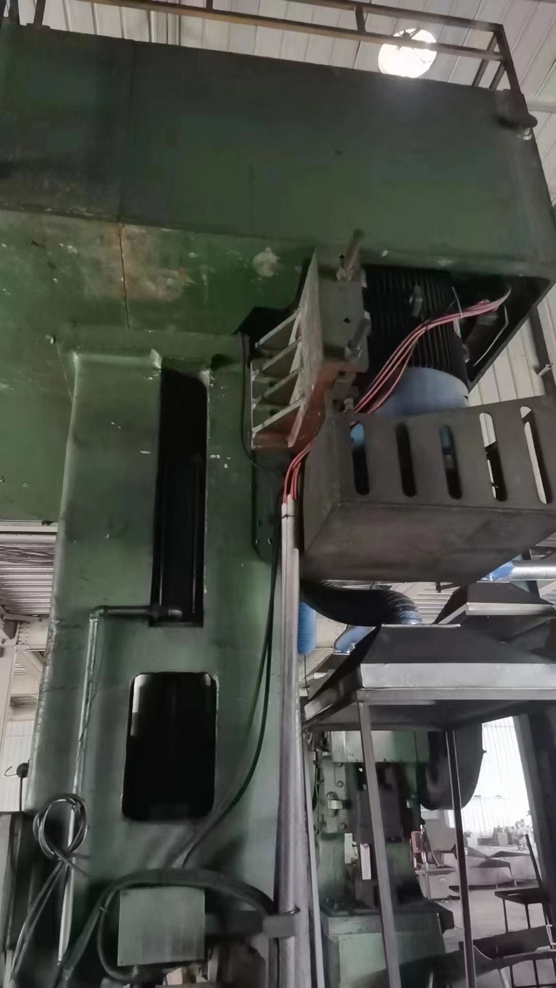 處理二手方澤630電動螺旋壓力機公稱力6300