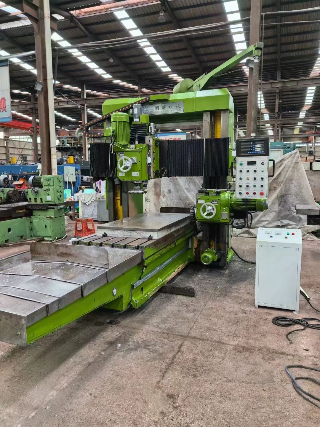 出售二手明暉900x2000龍門銑床主電機功率11工作臺長度2米