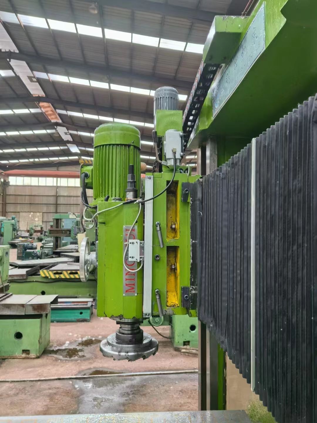 出售二手明暉900x2000龍門銑床主電機功率11工作臺長度2米